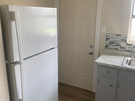 3rd image of 2006 Alamo Ave #1