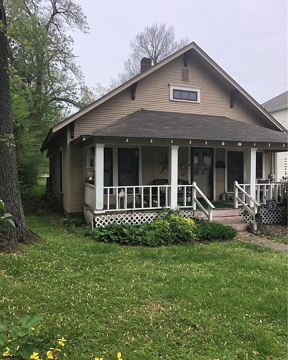 1st image of 404 SE C St