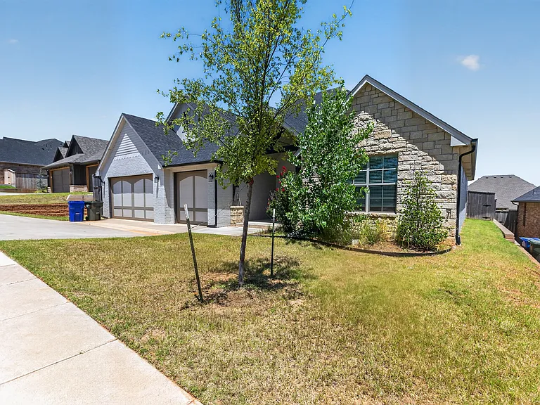 709 Timber Trl — Photo 3