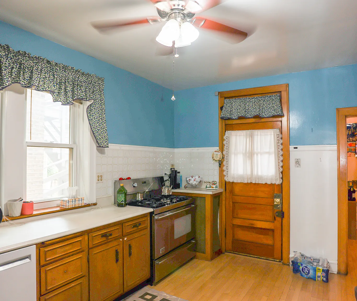 3 bed, 1200 sqft, $2,400 — Photo 2
