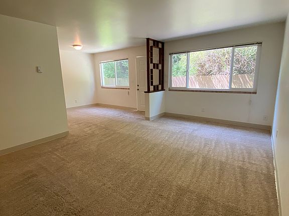 4th image of 4603 40th Ave NE #1/2