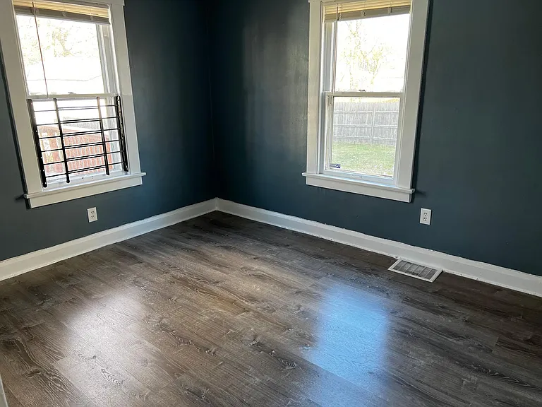 170 Hilton Ave — Photo 8