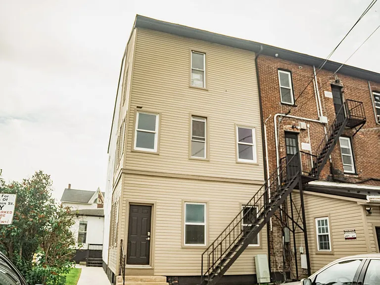 23 E Main St — Photo 3