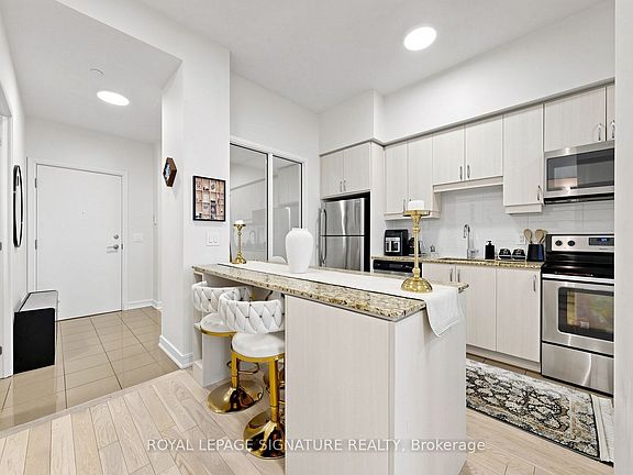 2nd image of 9201 Yonge St #802