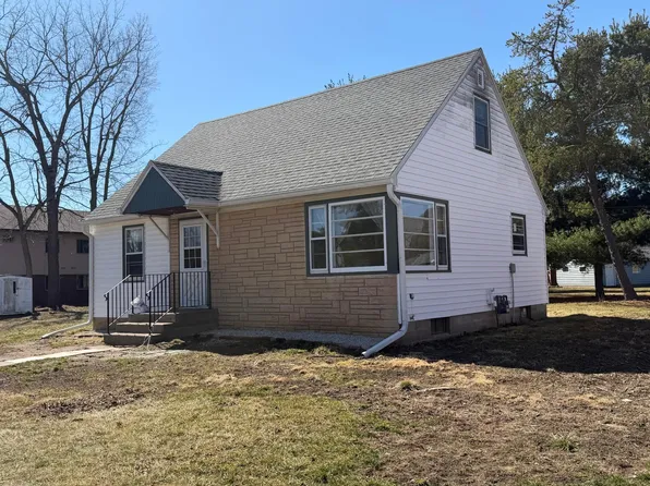 307 N Walnut St, La Crescent, MN 55947