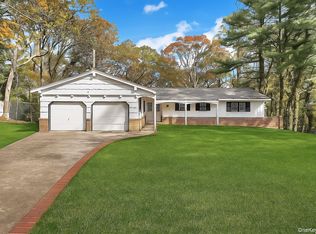 5 Chatham Place, Dix Hills, NY 11746