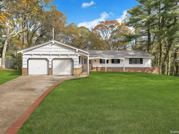 5 Chatham Place, Dix Hills, NY 11746