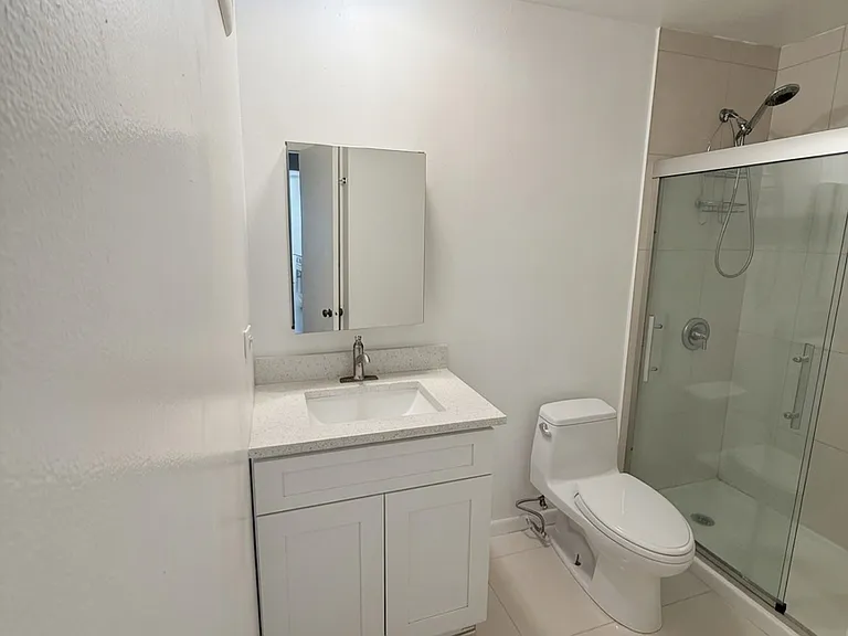 5686 N Elston Ave — Photo 7