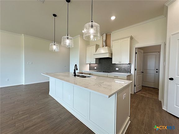 5th image of 1007 Alice Cir
