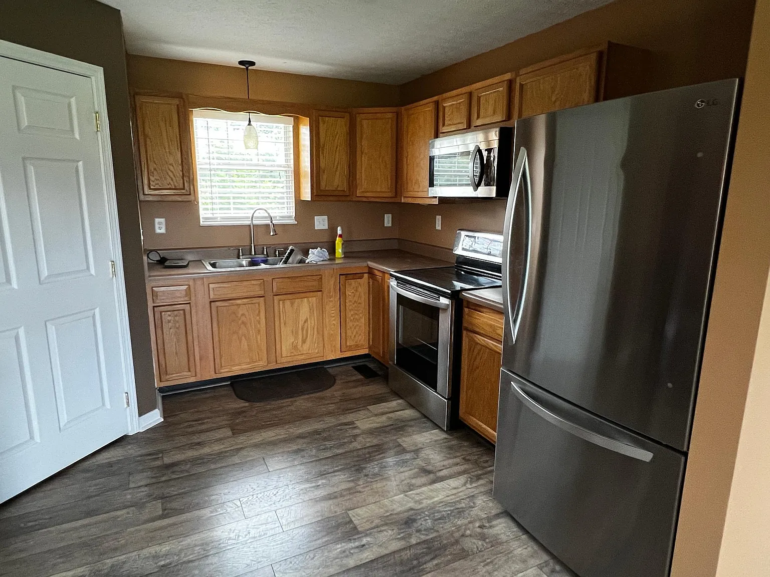 3 bed, 1032 sqft, $1,600 — Photo 3