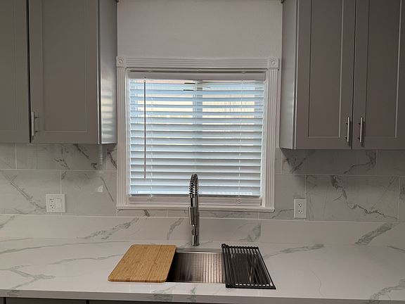 5th image of 430 S Lincoln Pl