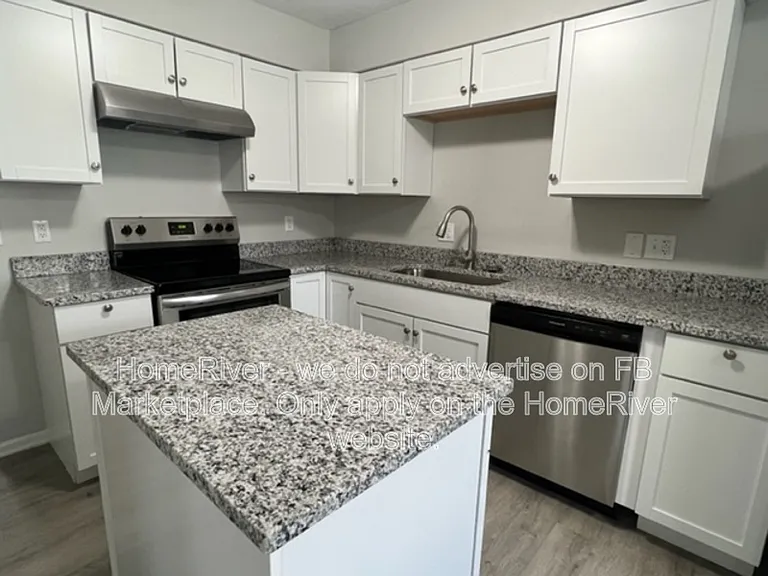 809 Spring Valley Dr — Photo 3