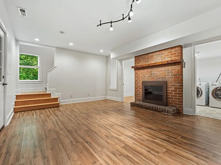 126 Weaver Rd — Photo 17