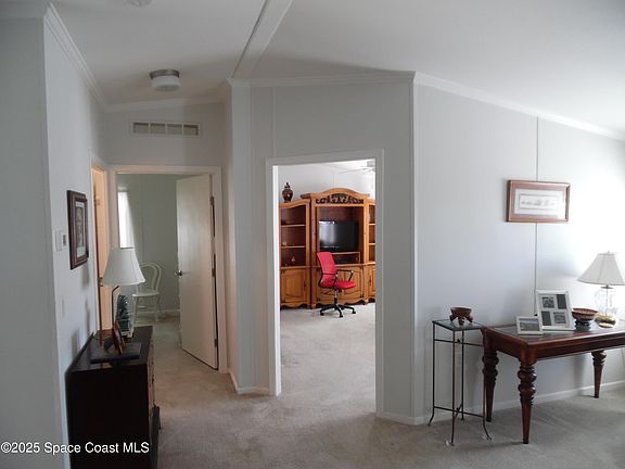 5th image of 305 Egret Cir