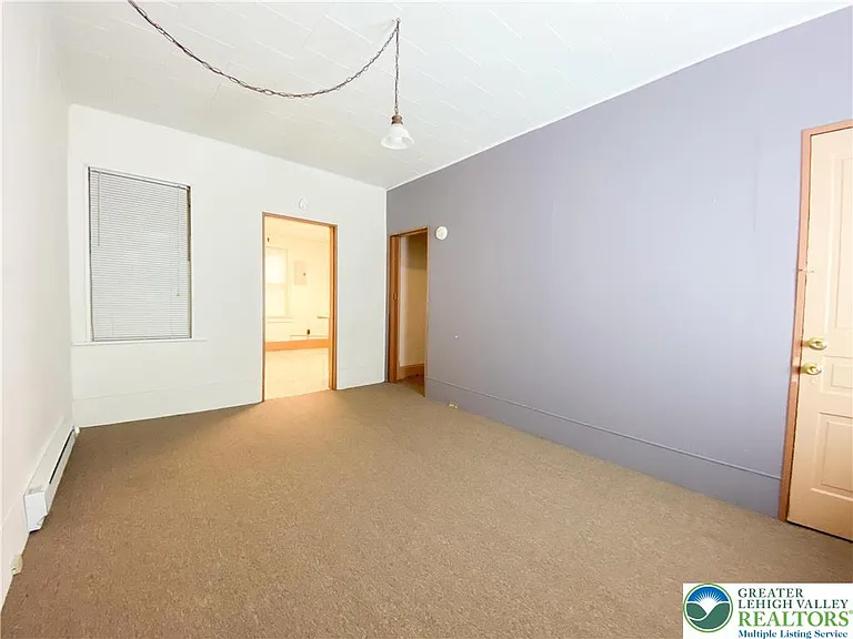 326 Lehigh Ave — Photo 4