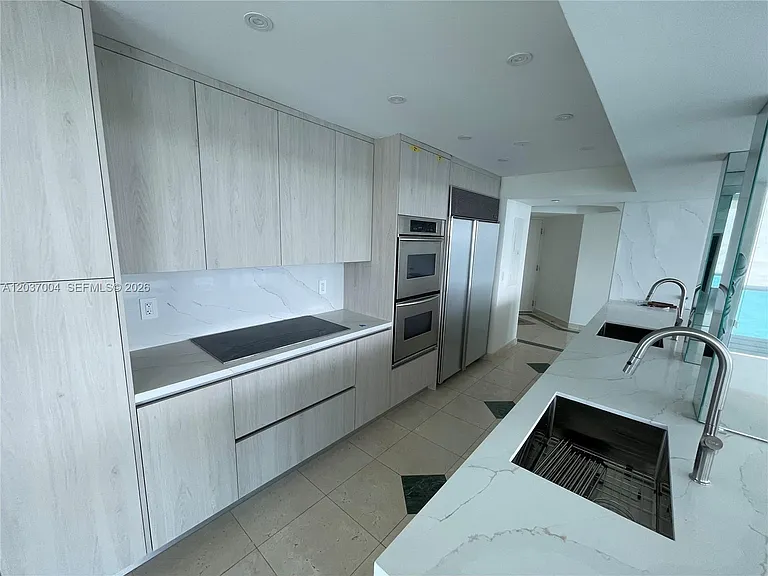 5025 Collins Ave #601 — Photo 10