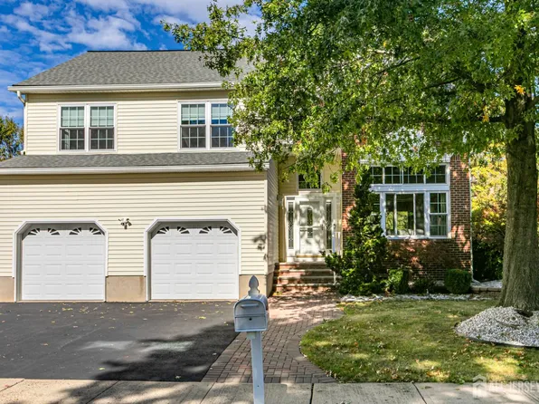 13 Setter Pl, Kendall Park, NJ 08824