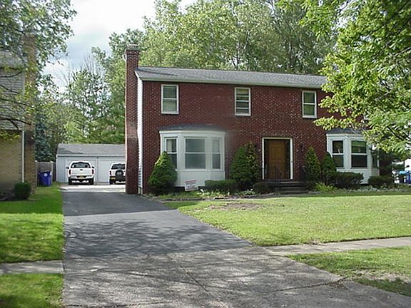 2nd image of 17 Fairgreen Dr