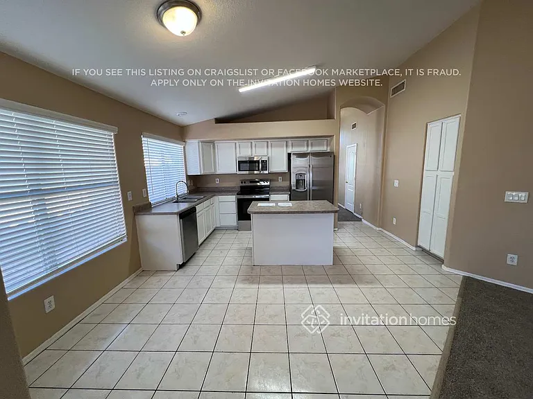 9832 E Olla Ave — Photo 3