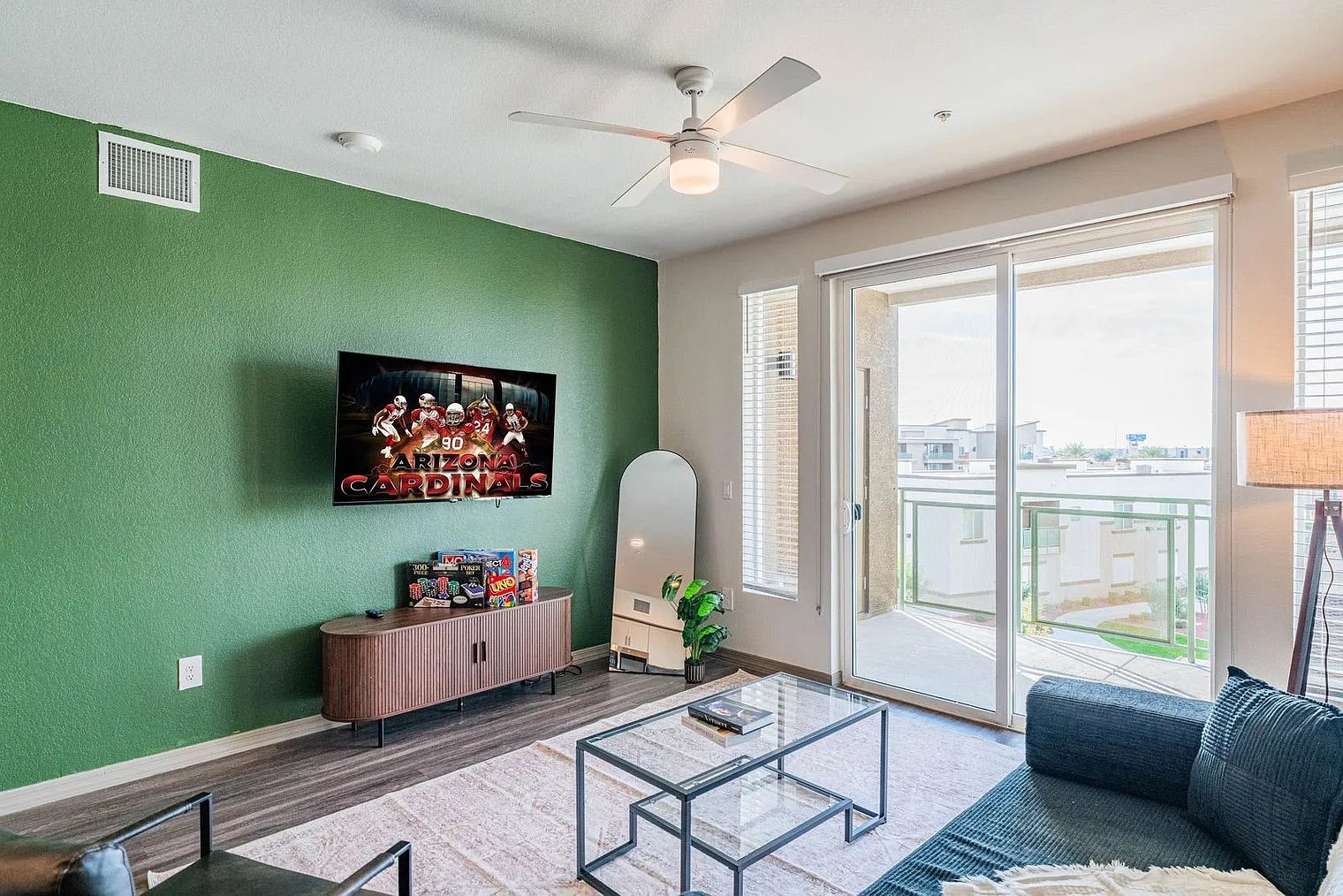 2 bed, 2.0 bath, 1044 sqft, $3,052 — Photo 4