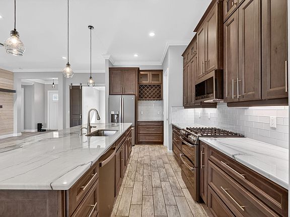 5th image of 213 NE Sagamore Terrace