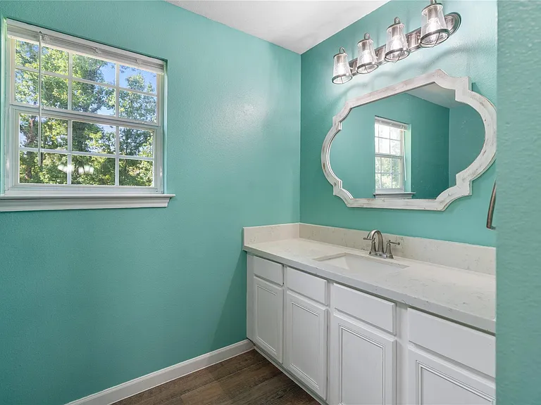 293 Commodore Dr — Photo 27