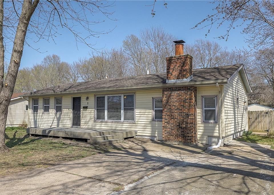 1st image of 1 NW Walnut St