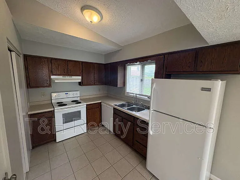1527 Stacy Lynn Dr — Photo 5