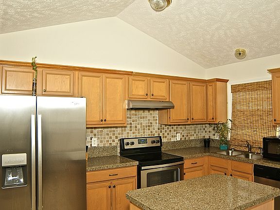 2nd image of 122 Dolores Ct