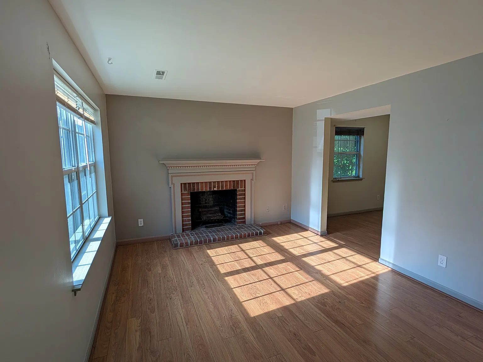 3 bed, 1.5 bath, 1200 sqft, $2,450 — Photo 3