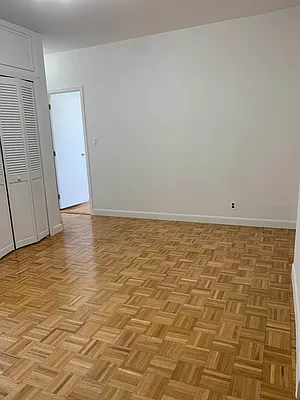 Rented by M.Grossman R.E. Management | media 16