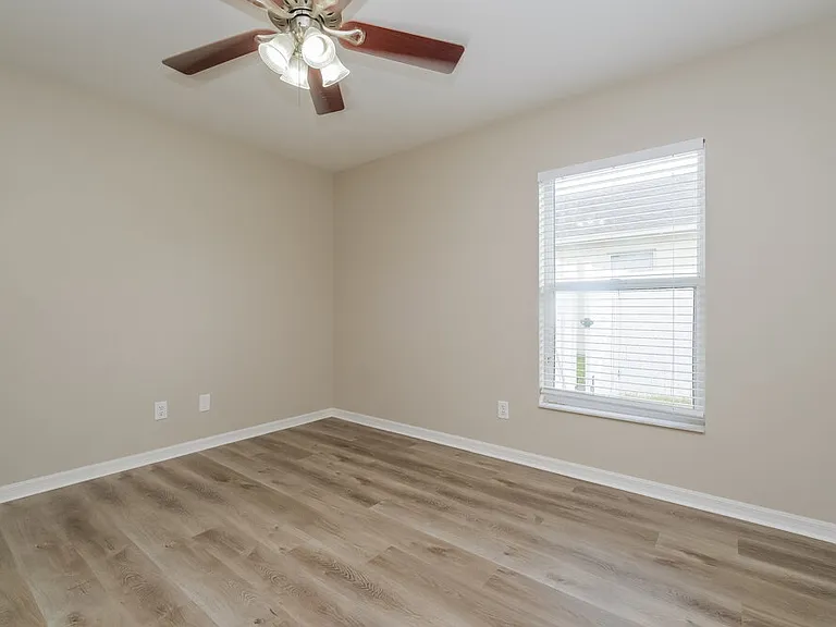 526 Greg St — Photo 11