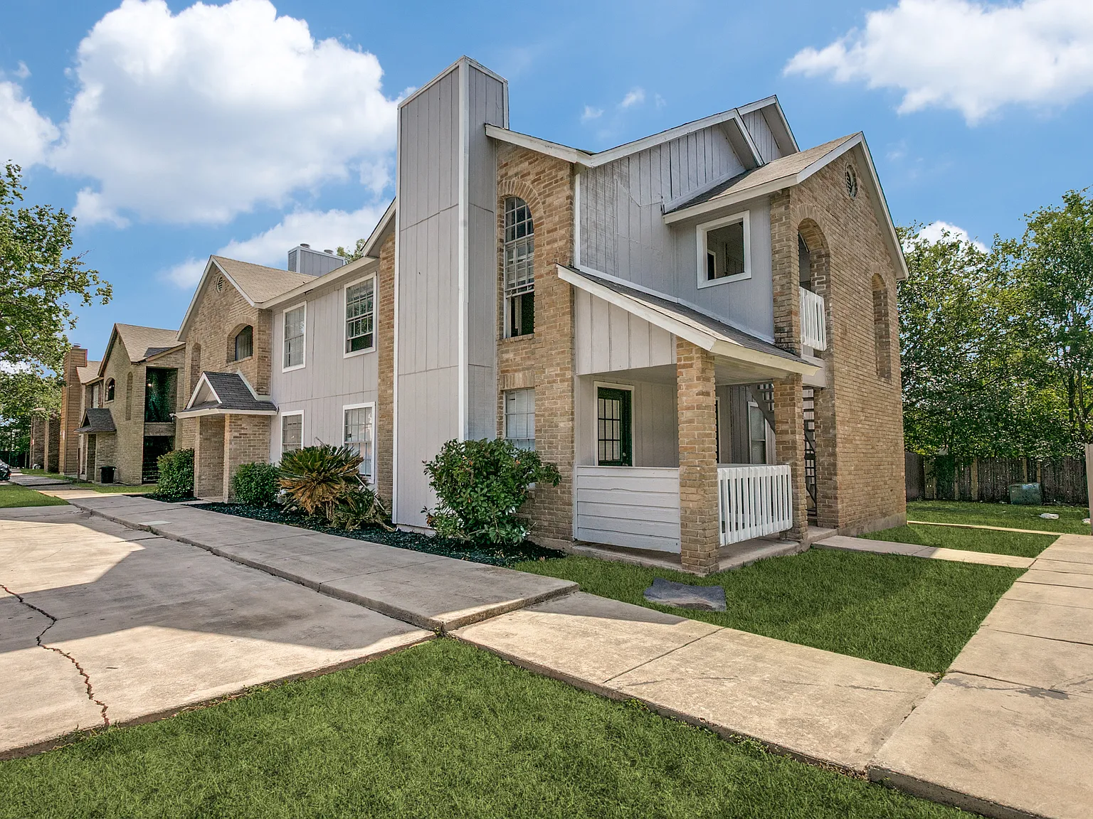 3 bed, 1110 sqft, $1,350 — Photo 1
