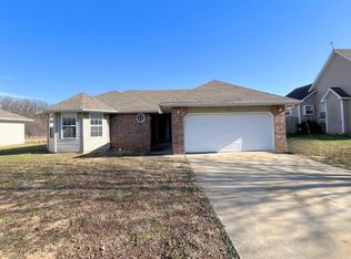1211 Woodland Ridge Dr, Monett, MO 65708