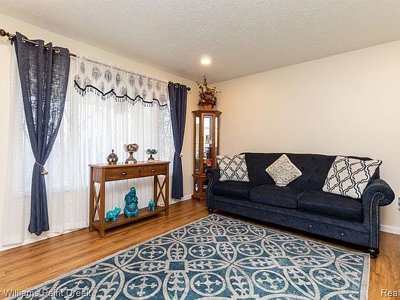 4th image of 3924 Kensington Blvd
