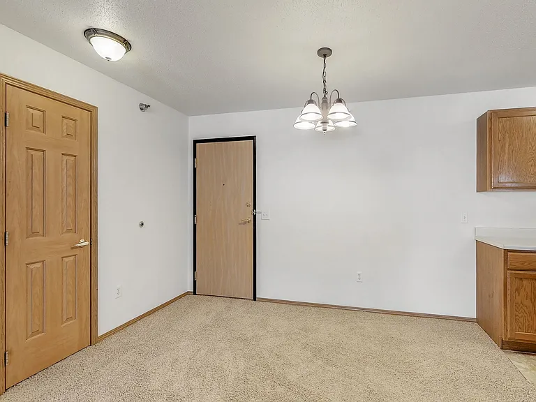 Platinum Valley Apartments — Photo 64