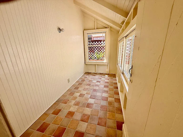 1303 Derby St — Photo 10