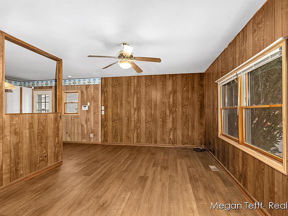 5th image of 16078 Northland Dr NE