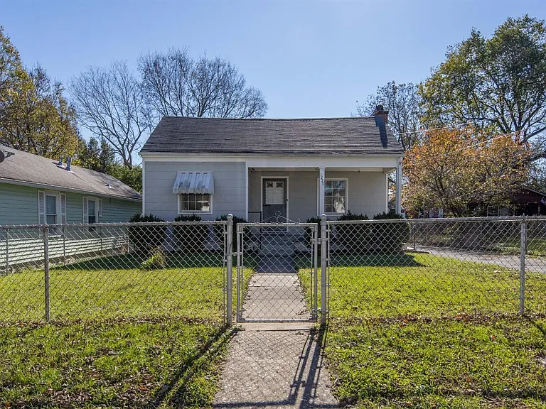1220 Hammond Ave — Photo 2