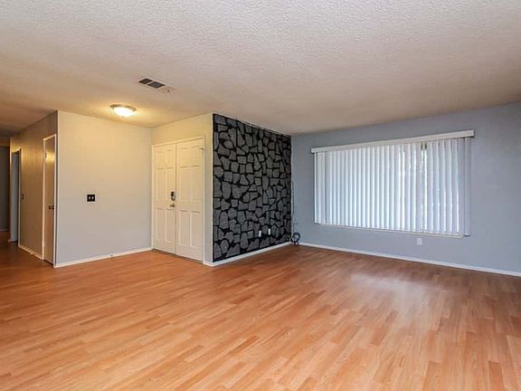 2nd image of 1911 E Banyan St