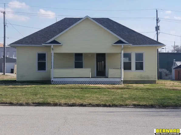 1017 11th St, Auburn, NE 68305