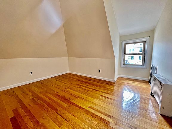 2nd image of 213 Jessamine Ave Unit 3
