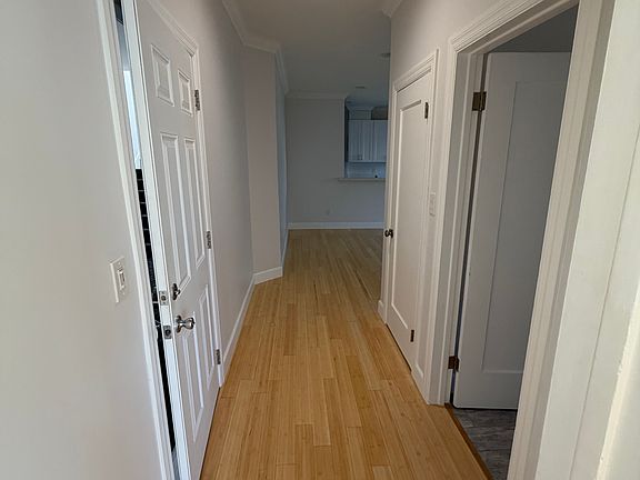 5th image of 607 N Plymouth Blvd #6