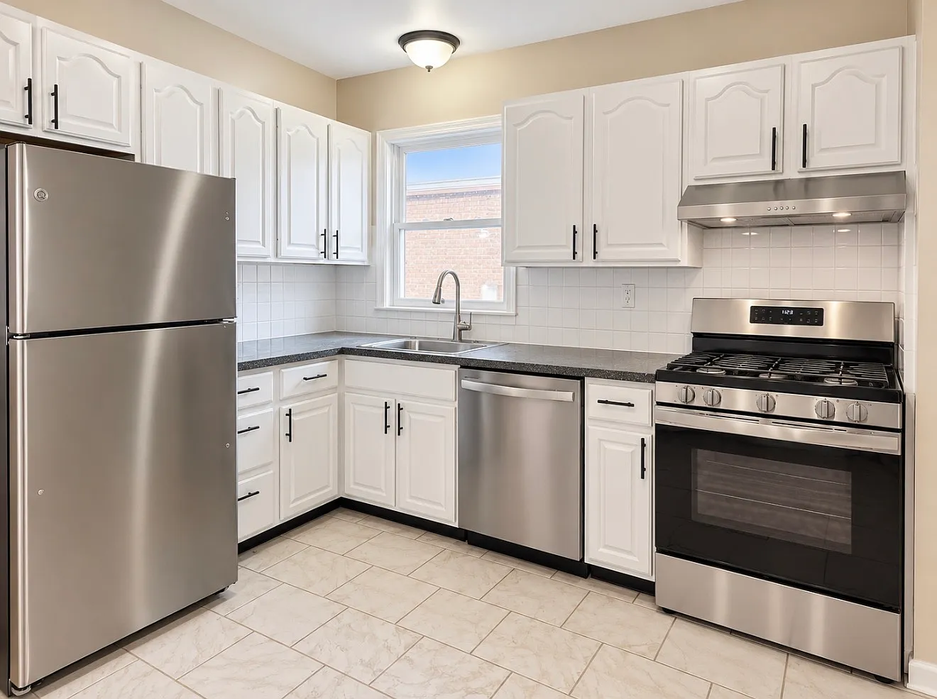 3 bed, 1260 sqft, $3,500 — Photo 3