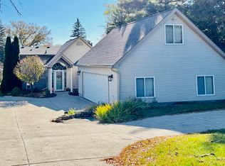 11030 White Lake Rd, Fenton, MI 48430