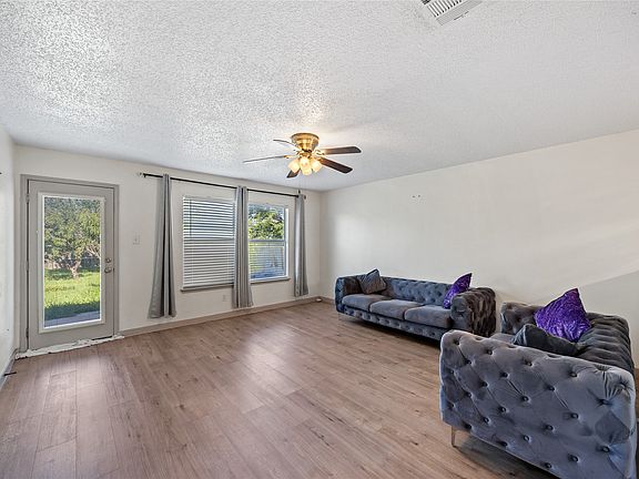 5th image of 1209 Ash St
