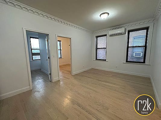 3rd image of 35-25 Crescent St #3C