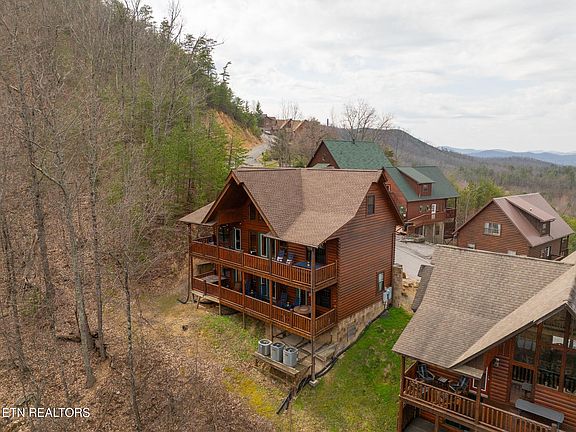 5th image of 1551 Bears Den Way
