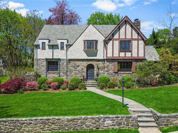 14 Dimitri Place, Larchmont, NY 10538