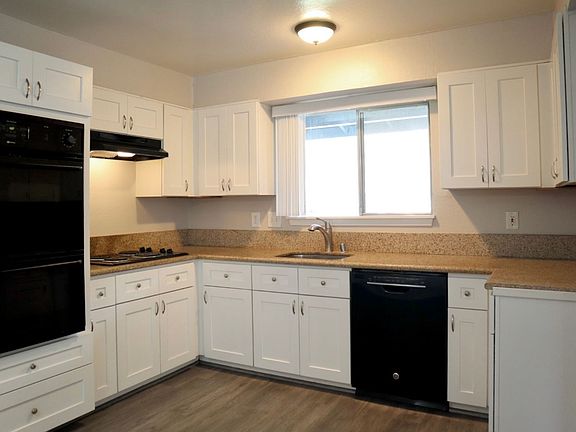 4th image of 48035 Starlite Ct